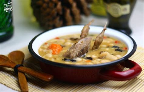 Plato servido de alubias con codornices