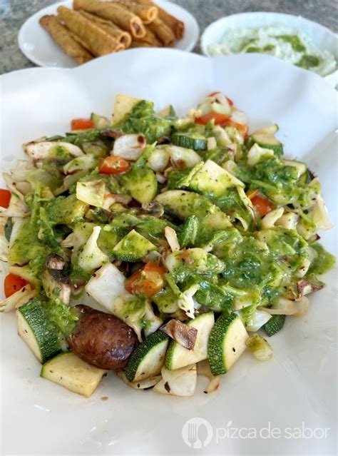 Ensalada de vegetales asados y arroz con limón
