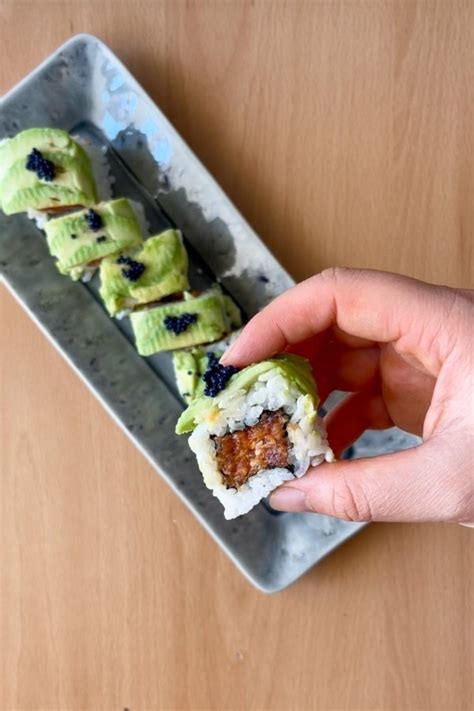 Plato de Uramaki Lokura Roll con algodón de azúcar