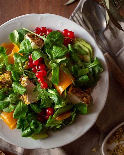 Vitaminas en piña, mango y canónigos