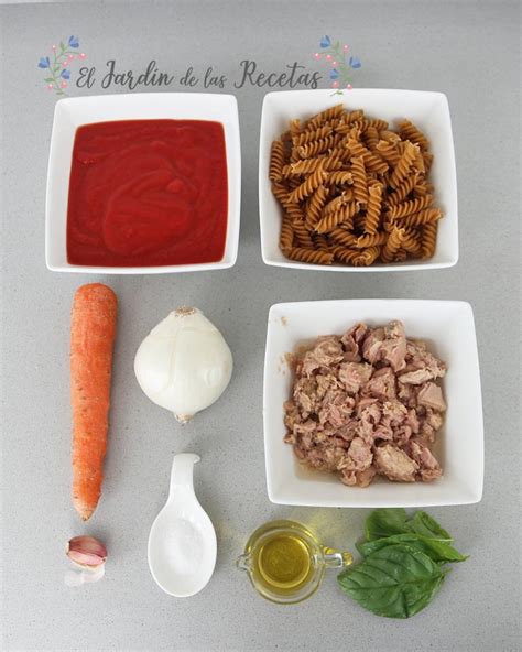 Ingredientes para pasta con atún y tomate