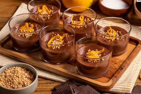 Vasitos de crema de chocolate y naranja