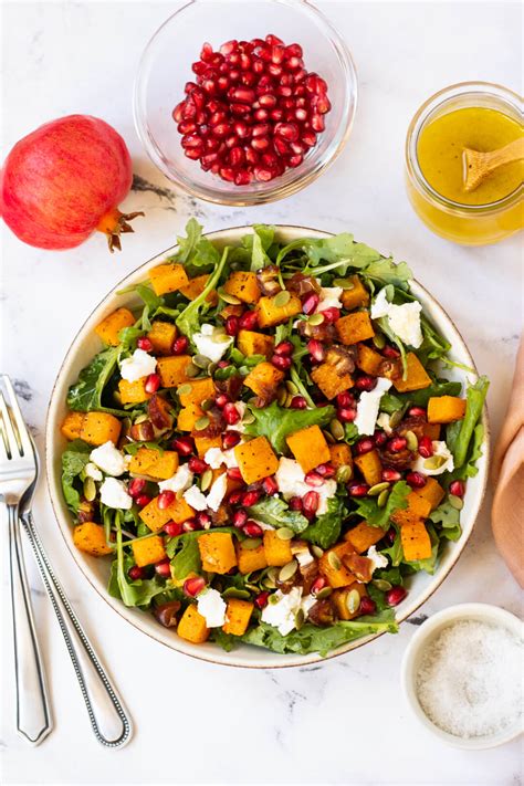Ensalada de lechuga con calabaza asada y nueces