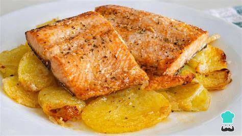 Salmón desmigado con patatas cocidas