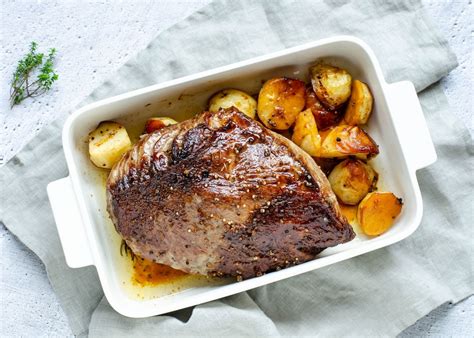 Picaña al horno con guarnición de patatas