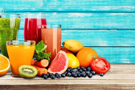 Variedad de frutas y verduras para batidos