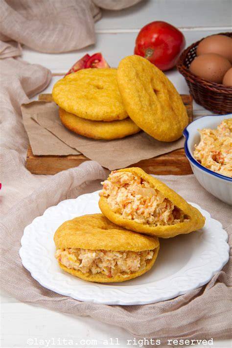 Plato de arepitas fritas rellenas