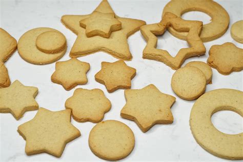 Galletas caseras de vainilla con formas variadas