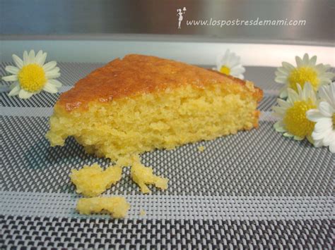 Bizcocho sin huevo, sin leche y sin azúcar con rodajas de naranja