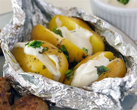 Patatas asadas en brasas