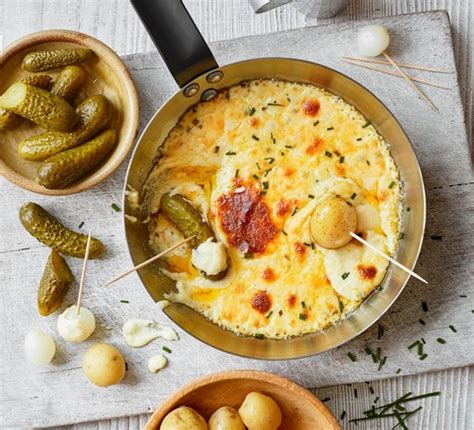 Patatas con fondue de queso