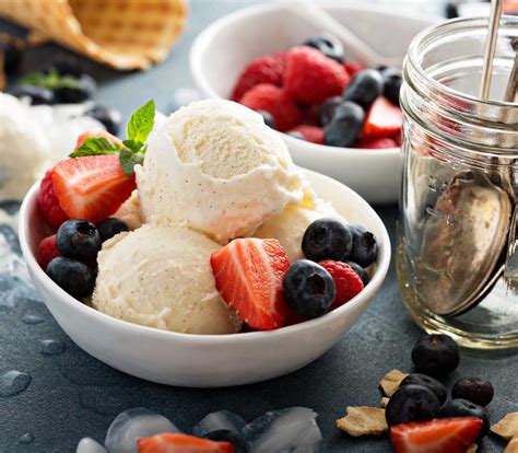 Helado de frutas con clara de huevo y limón