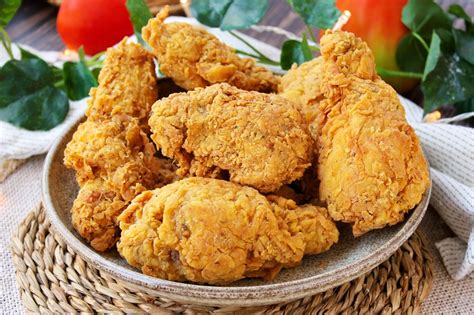 Pollo frito crujiente en wok