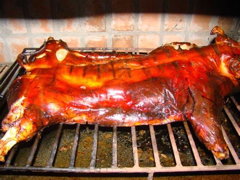 Cuadril entero cocinado en horno de barro