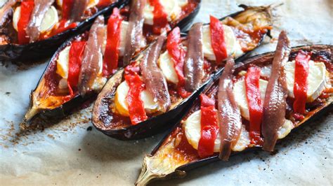 Berenjenas al horno con queso de cabra gratinado y miel