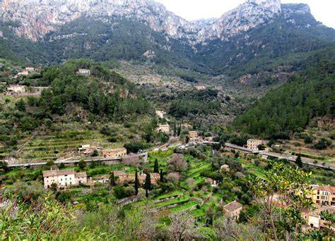 Paisaje natural de la Sierra de Tramuntana ideal para una barbacoa