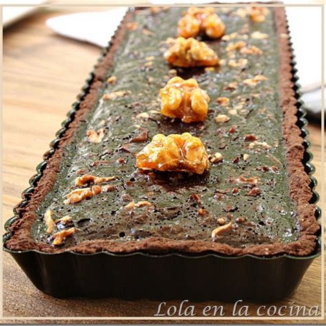 Tarta de chocolate y nueces en el frigorífico