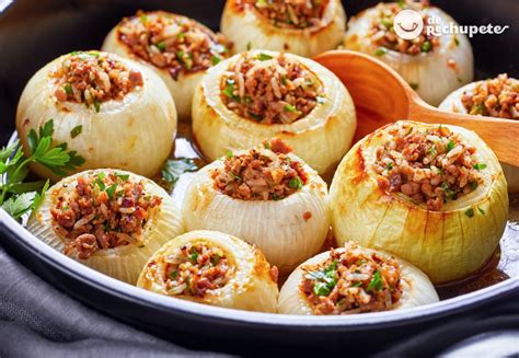 Cebollas rellenas de cordero al horno
