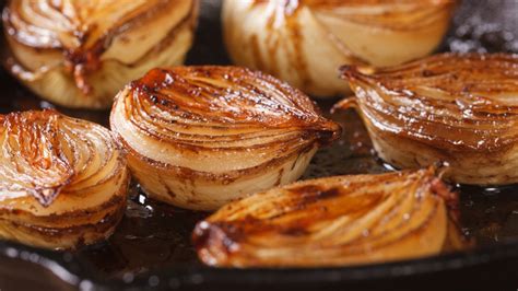Cebollas rojas al horno con romero