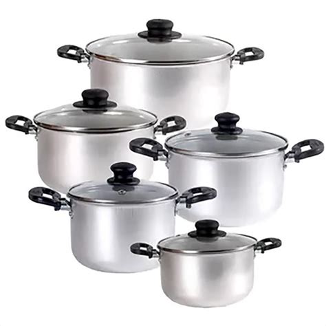 Variedad de productos para limpiar y abrillantar ollas de aluminio