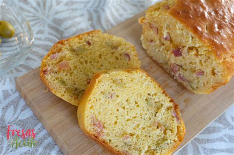 Bizcocho salado con bacon, aceitunas y queso