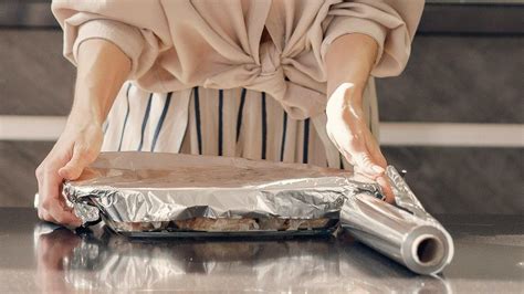 Esquema de cómo usar el papel de horno en la plancha