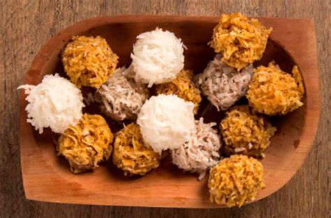 Cocadas cubanas en un plato