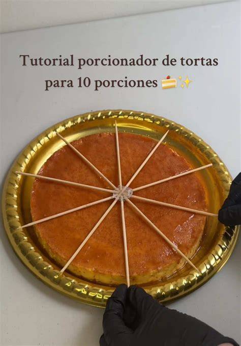 Tarta terminada lista para ser cortada en porciones.
