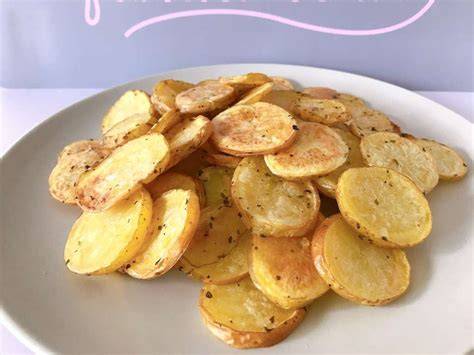 Patatas chips doradas al horno