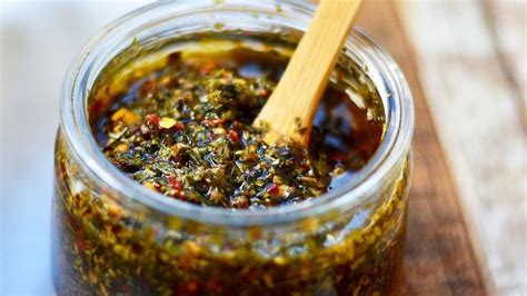 Tarro de chimichurri casero