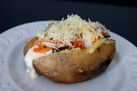 Patata asada grande rellena