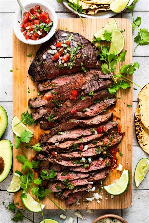 Carne asada marinándose