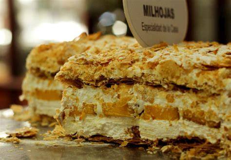 Porción de tarta milhojas en Confitería Solla