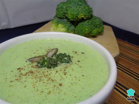 Ingredientes frescos para crema de brócoli