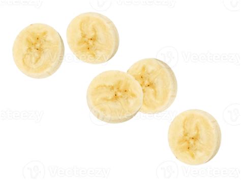 Rodajas de banana caramelizadas en la base de un molde para torta