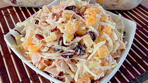 Ingredientes frescos para ensalada tropical