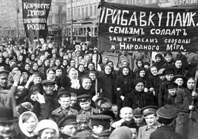 Manifestación en Petrogrado durante la Revolución de Febrero