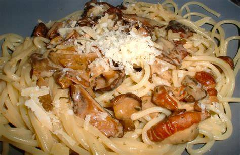 Plato de espaguetis con salsa de boletus