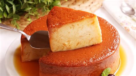 Budín de pan desmoldado y listo para servir