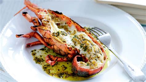 Langosta fresca con huevas