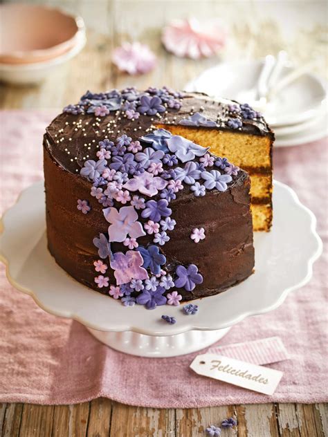 Ejemplos de tartas de cumpleaños decoradas con diferentes estilos de flores