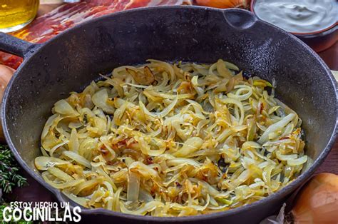 Cebolla pochada con tallos de champiñón y bacon
