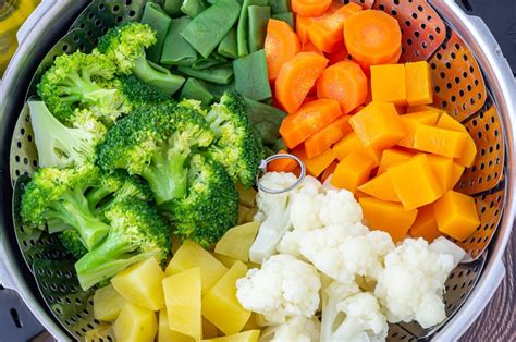 Verduras al vapor en una vaporera