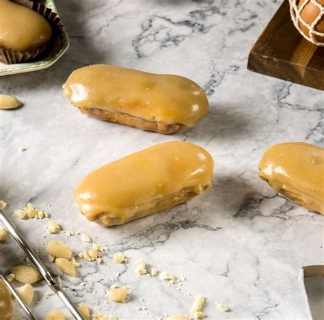 Elaboración de carbayones en una pastelería tradicional