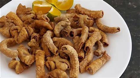Plato de tripa frita servida
