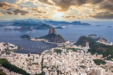Vista panorámica de Río de Janeiro desde la cima del Pan de Azúcar