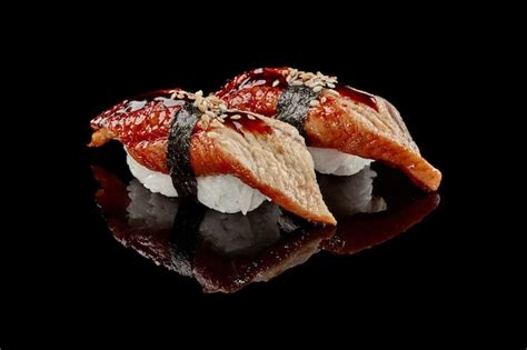 Sushi de anguila (unagi nigiri) con salsa unagi