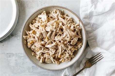 Pollo asado desmenuzado