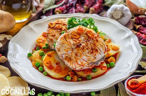 Merluza a la gallega con patatas y ajada