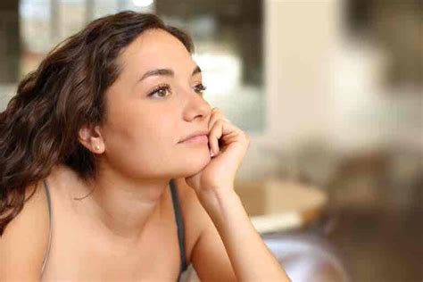 Personas distraídas por las cosas del mundo